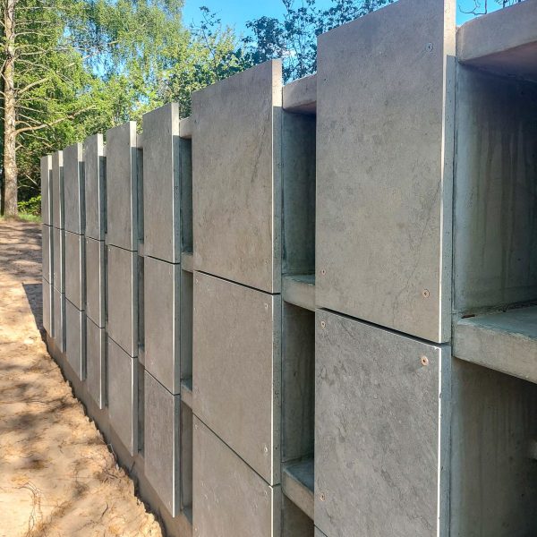 Betoonist urnimüür 24.10